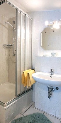 Badezimmer mit Dusche Romantische Ferienwohnung II Ref: 49450-2