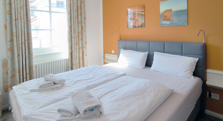 Schlafzimmer 2 Ferienwohnung Seebrise, teilweise Meerblick Ref. 130579-1