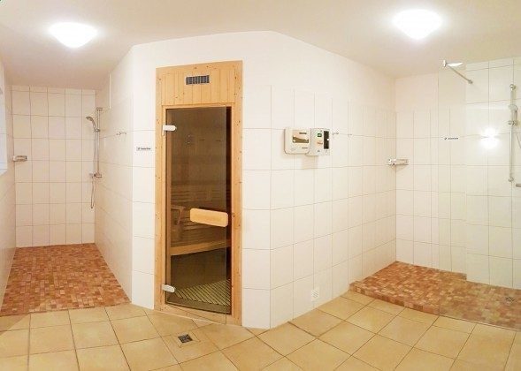 Duschen im Saunabereich