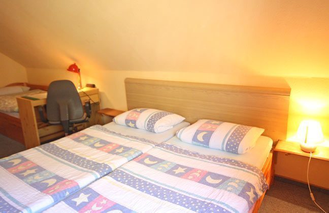 Schlafzimmer 2 mit Doppelbett und Einzelbett 146123