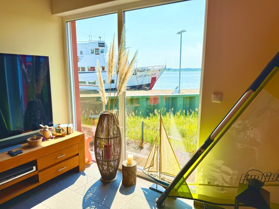 Blick vom Wohzimmer auf den Hafen | 249864-1 Leuchtfeuer | Ansicht 2