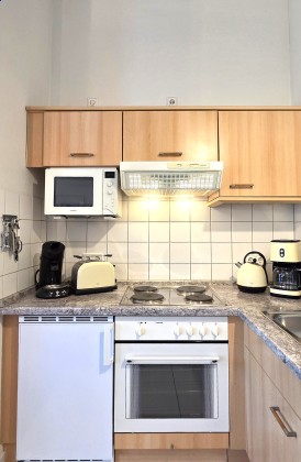 249822 | Küche mit Mikrowelle, Toaster, Wasserkocher