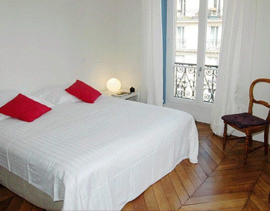Schlafzimmer Doppelbett Ferienwohnung Paris 67038-7