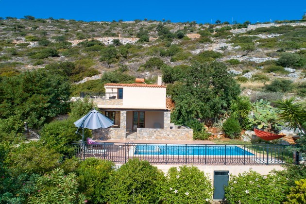 Blick auf Haus und Pool - Objekt 196244-1