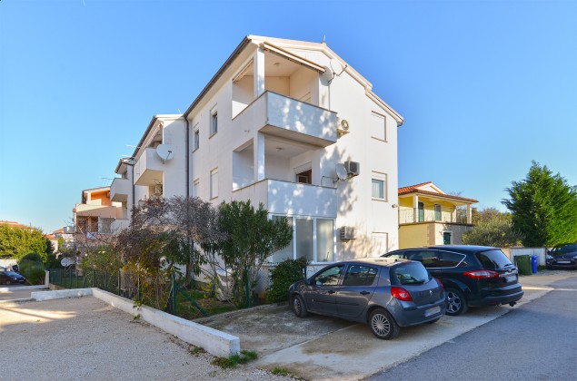 Parkpkätze am Haus - Objekt 160284-406