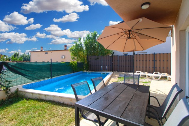 Ferienhaus und Pool - Bild 2 - Objekt  160284-393 