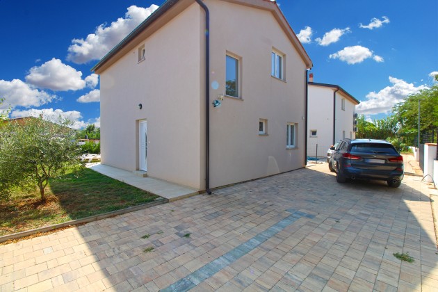 Seitenansicht des Hauses - Bild 2 - Objekt  160284-393                  160284-393 
