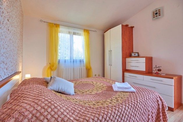 Schlafzimmer 1 OG - Bild 2 - Objekt 225602-6 