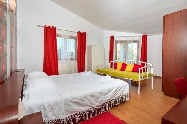 Schlafzimmer 2 OG - Bild 1 - Objekt 225602-6 