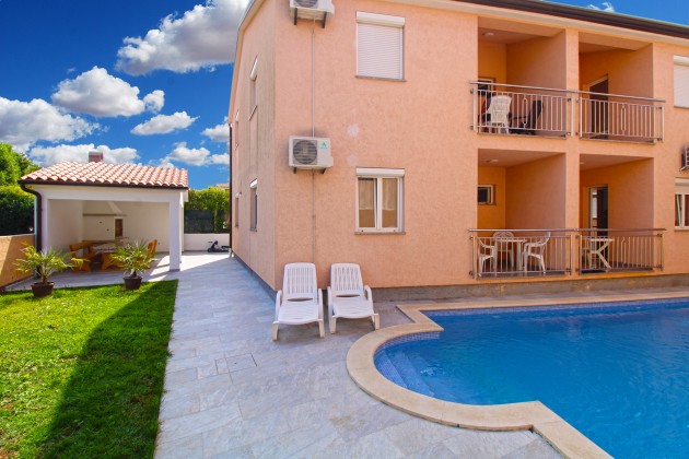 Pool  und Grillterrasse - Objekt 160284-236