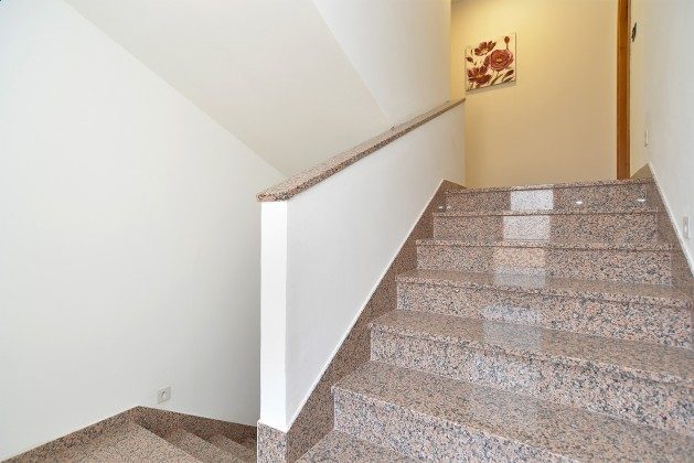 Treppe ins Obergeschoss - Objekt 160284-369
