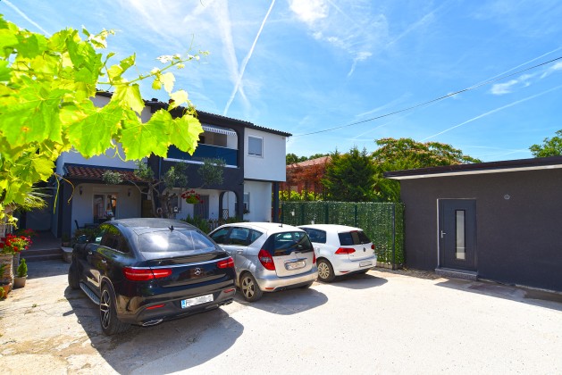 Parkplätze vor dem Haus - Objekt 160284-407