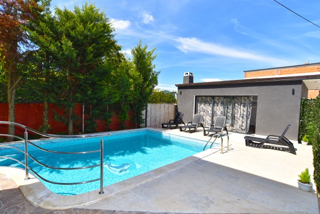 der Pool und Blick auf die Terrasse des Studios - Bild 1- Objekt 160284-407