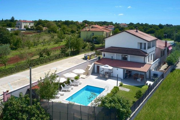 Ferienhaus und Pool - Bild 2 - Objekt 225602-10