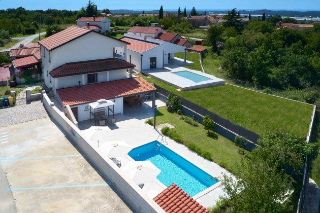 Ferienhaus und Pool - Bild 3 - Objekt 225602-10