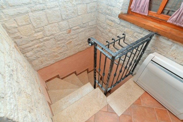 A1 Treppe ins Souterrain - Bild 1 - Objekt 160284-321