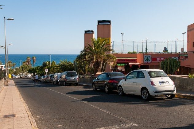 164835-18 Straße in Richtung Strand