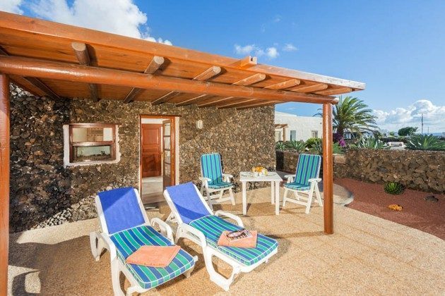 Spanien Kanaren Lanzarote Ferienwohnung mit Terrasse