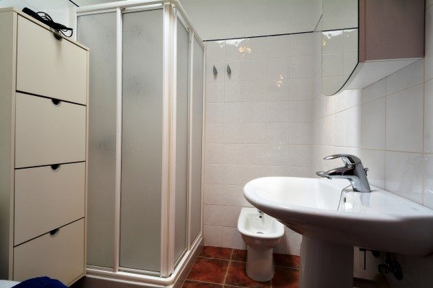LZ 110068-87 Badezimmer mit Dusche