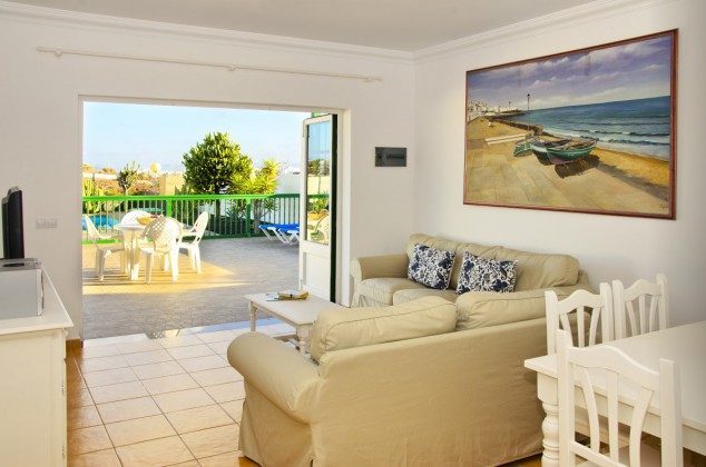 LZ 144288-30 Wohn-/Esszimmer mit Zugang zur Terrasse