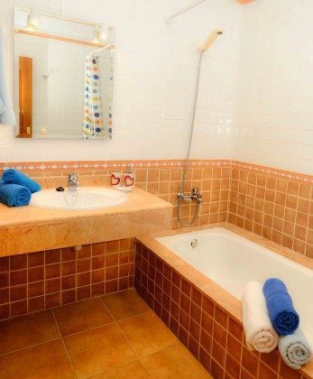 LZ 144288-31 Wohnbeispiel Badezimmer mit Wanne