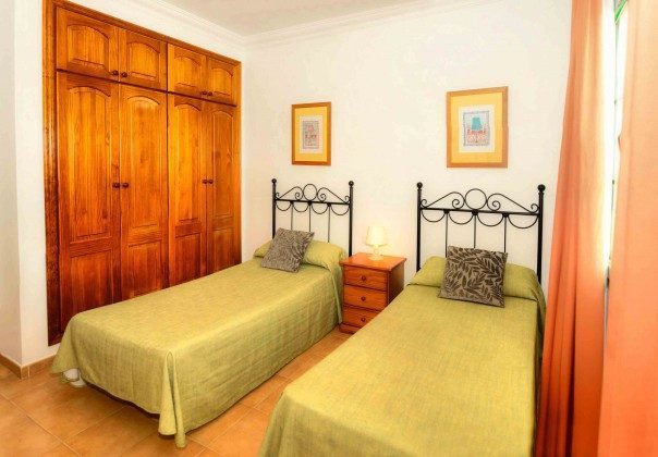 LZ 144288-31 Wohnbeispiel Schlafzimmer mit Schrankraum
